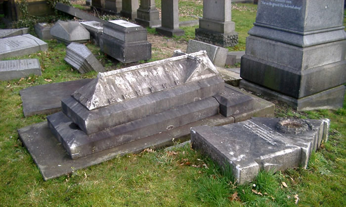 Grave as found in February 2008